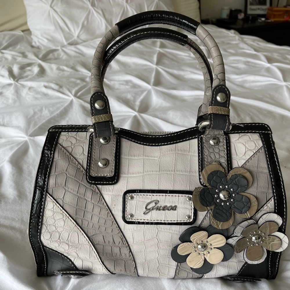 Guess Flower Purse SUPER CUTE!